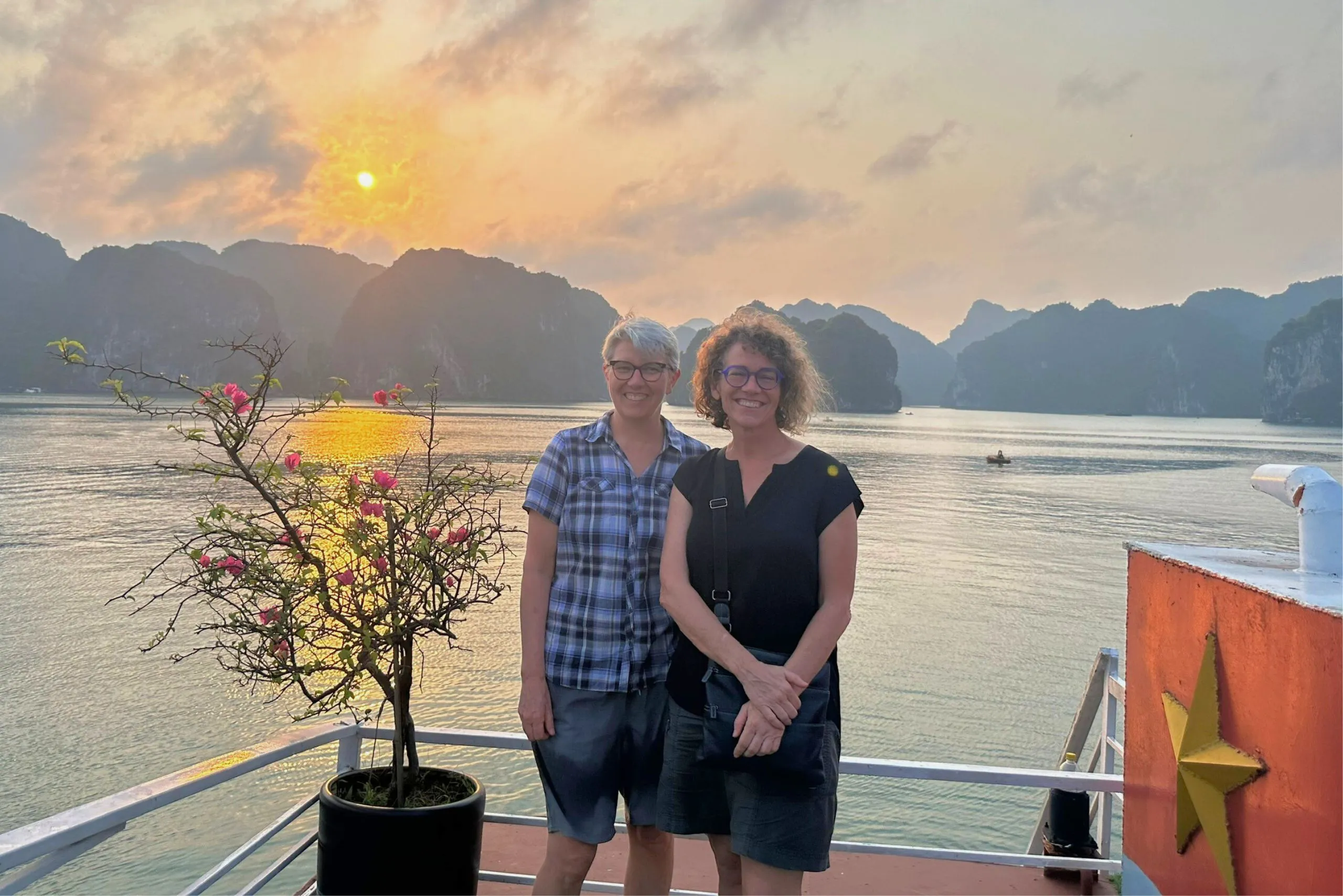 Tour Nửa Ngày Ngắm Hoàng Hôn - Du Thuyền DAIICHI CRUISE - Vịnh Lan Hạ