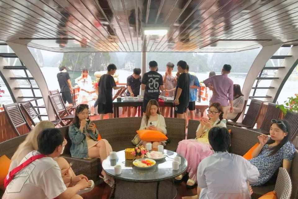 Tour Nửa Ngày Ngắm Hoàng Hôn - Du Thuyền DAIICHI CRUISE - Vịnh Lan Hạ
