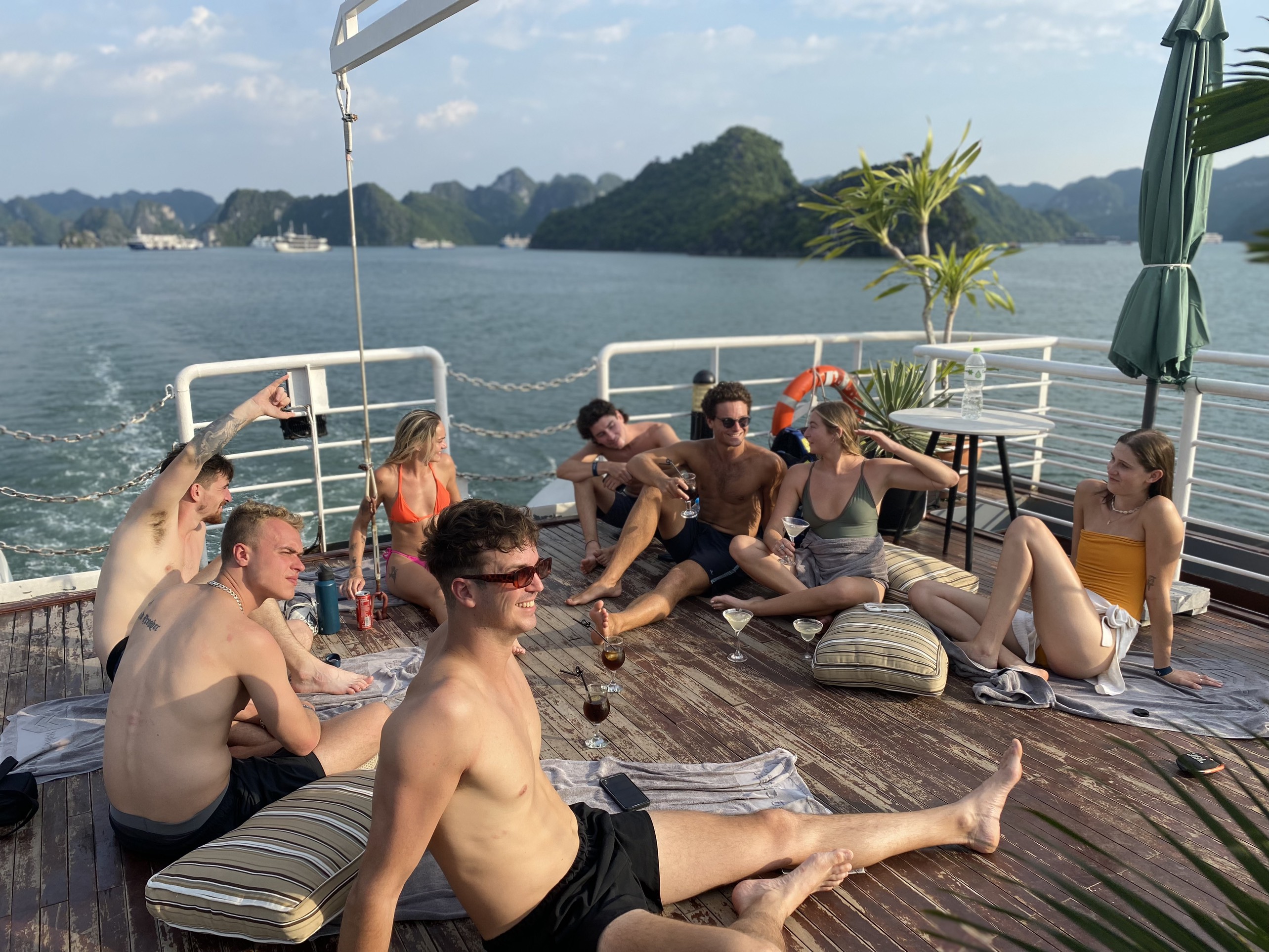 Tour Nửa Ngày Ngắm Hoàng Hôn - Du Thuyền THE CATBA CATAMARAN - Vịnh Lan Hạ