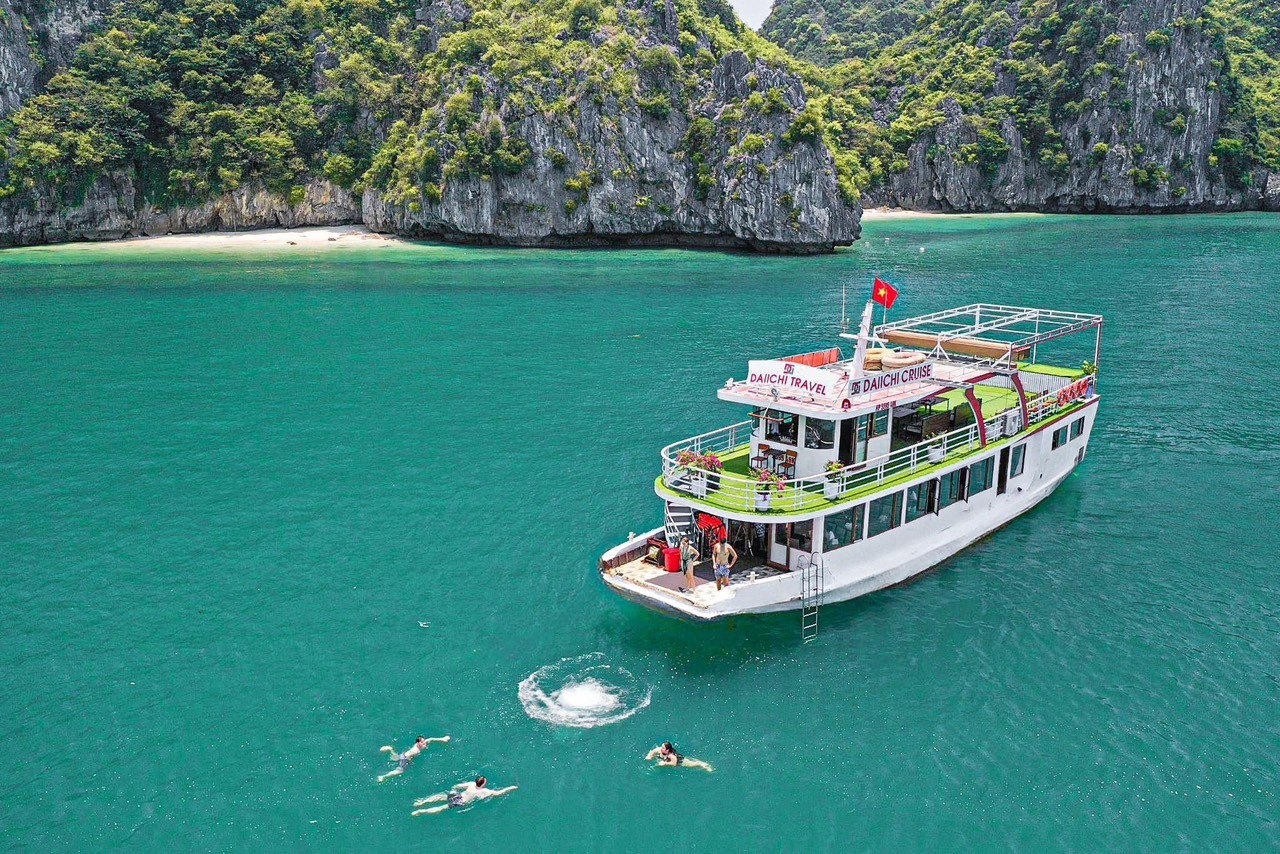 Tour 1 Ngày Vịnh Lan Hạ - Du Thuyền DAIICHI CRUISE (Không đi làng Việt Hải)