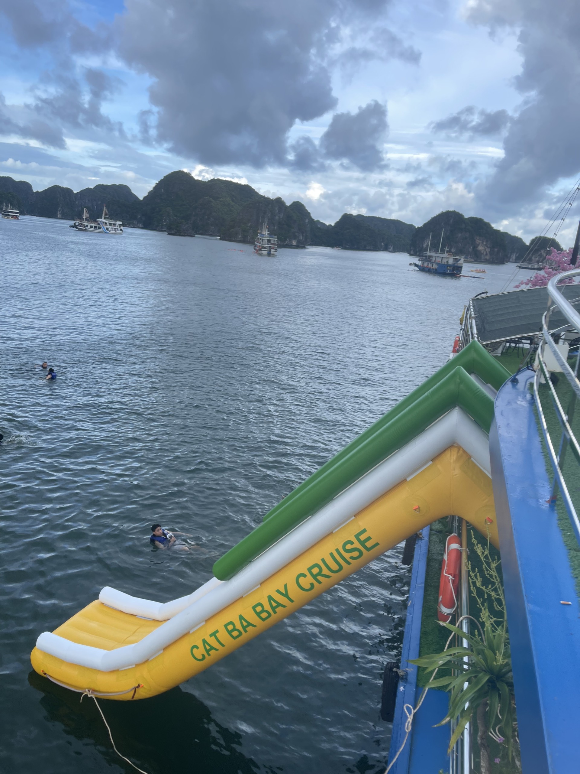 Tour Nửa Ngày Ngắm Hoàng Hôn - Du Thuyền CÁT BÀ BAY CRUISE - Vịnh Lan Hạ