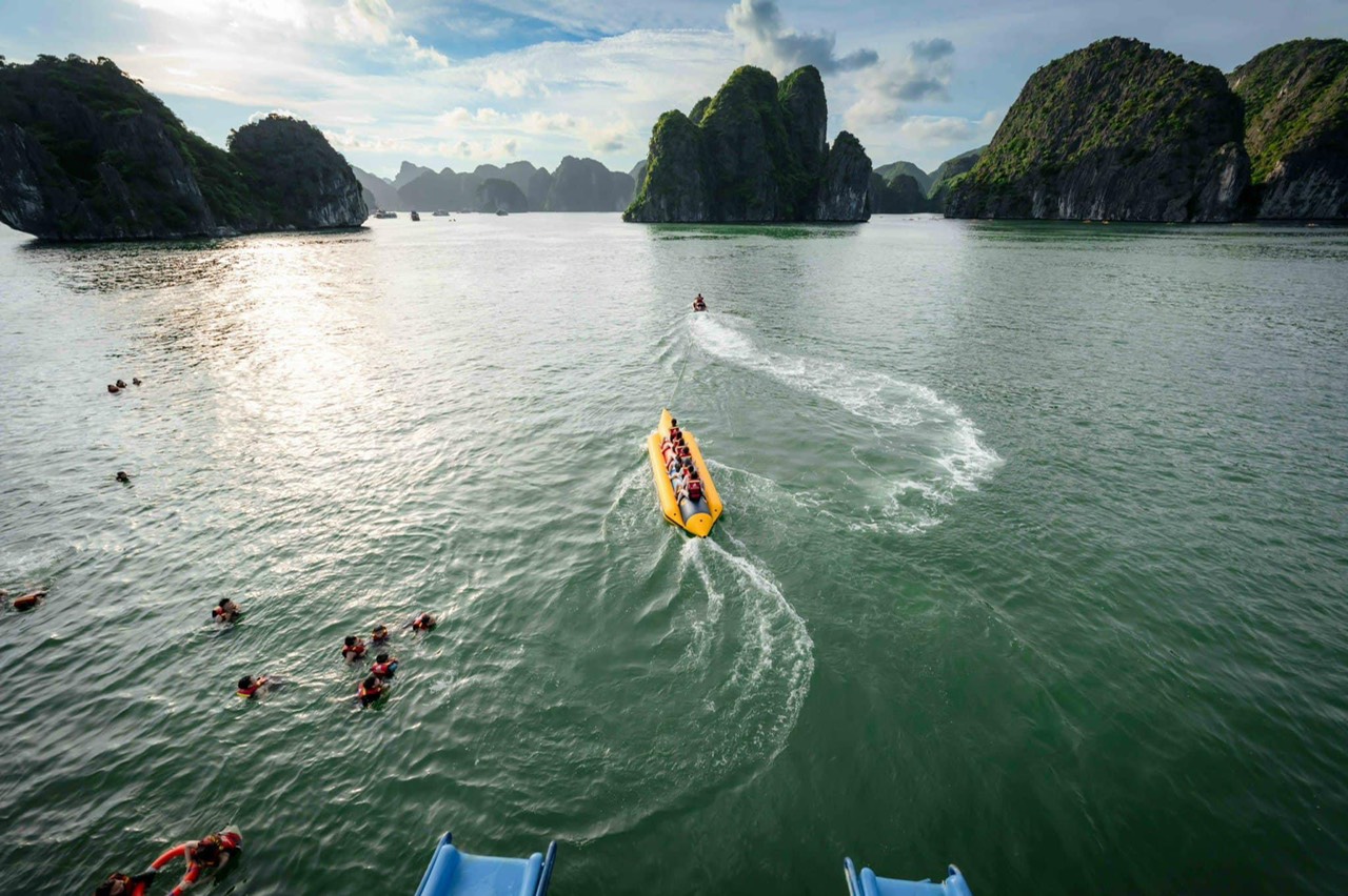 Tour Nửa Ngày Ngắm Hoàng Hôn - Du Thuyền SEA STAR - Vịnh Lan Hạ