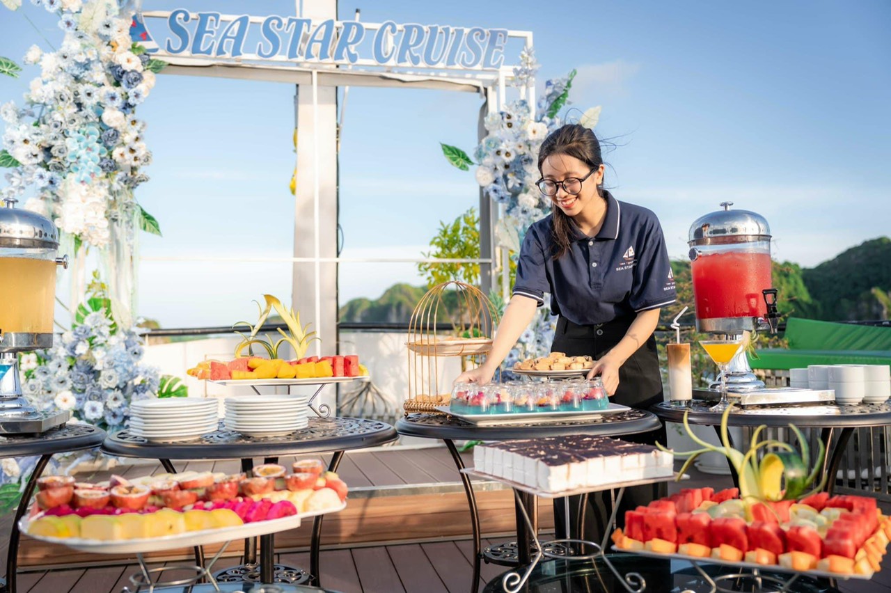 Tour Nửa Ngày Ngắm Hoàng Hôn - Du Thuyền SEA STAR - Vịnh Lan Hạ