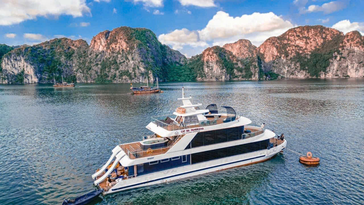 Tour 1 Ngày Vịnh Lan Hạ - Du Thuyền D'CHARME LUXURY CRUISE