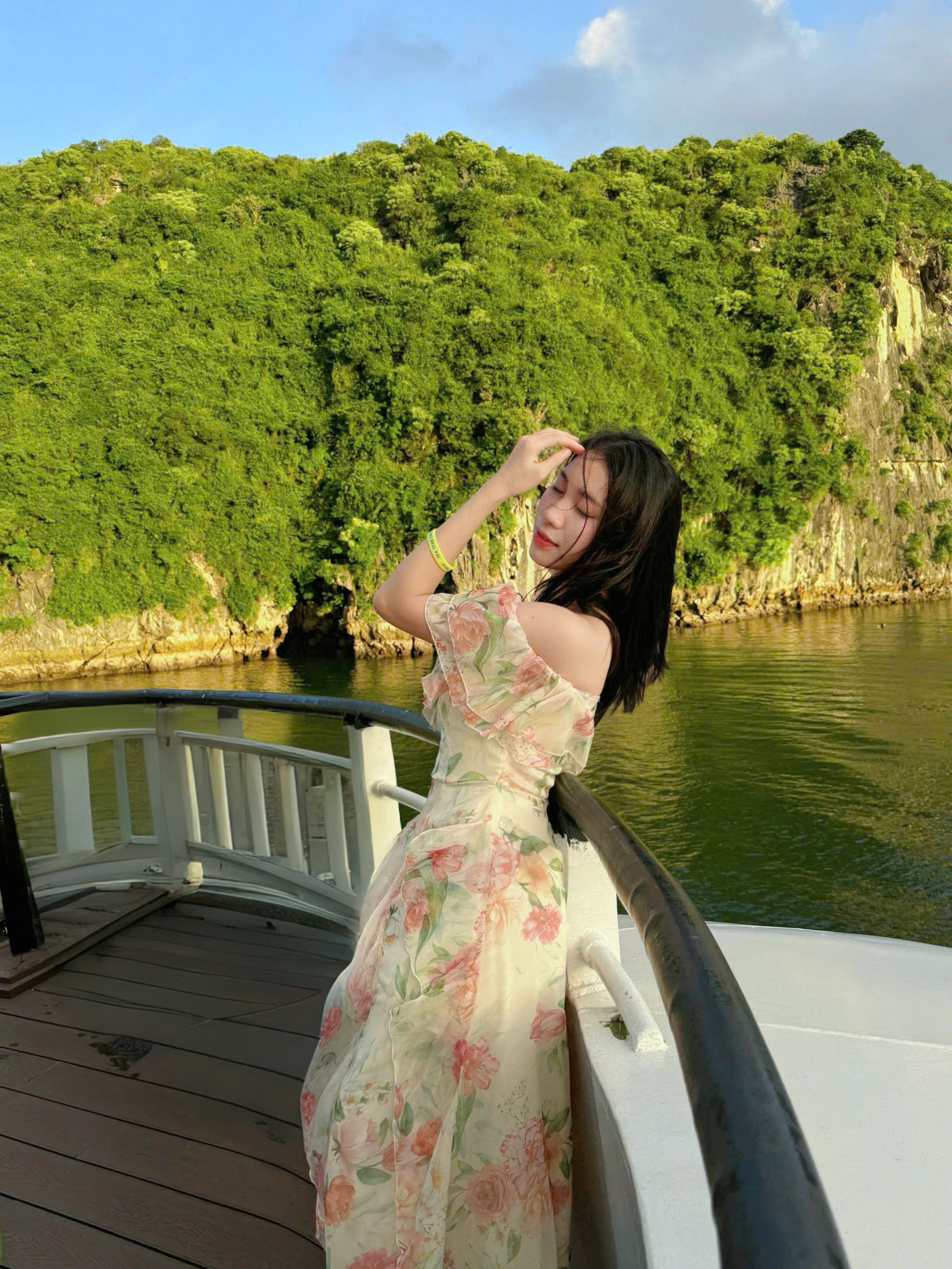 Tour Nửa Ngày Ngắm Hoàng Hôn - Du Thuyền SEA STAR - Vịnh Lan Hạ