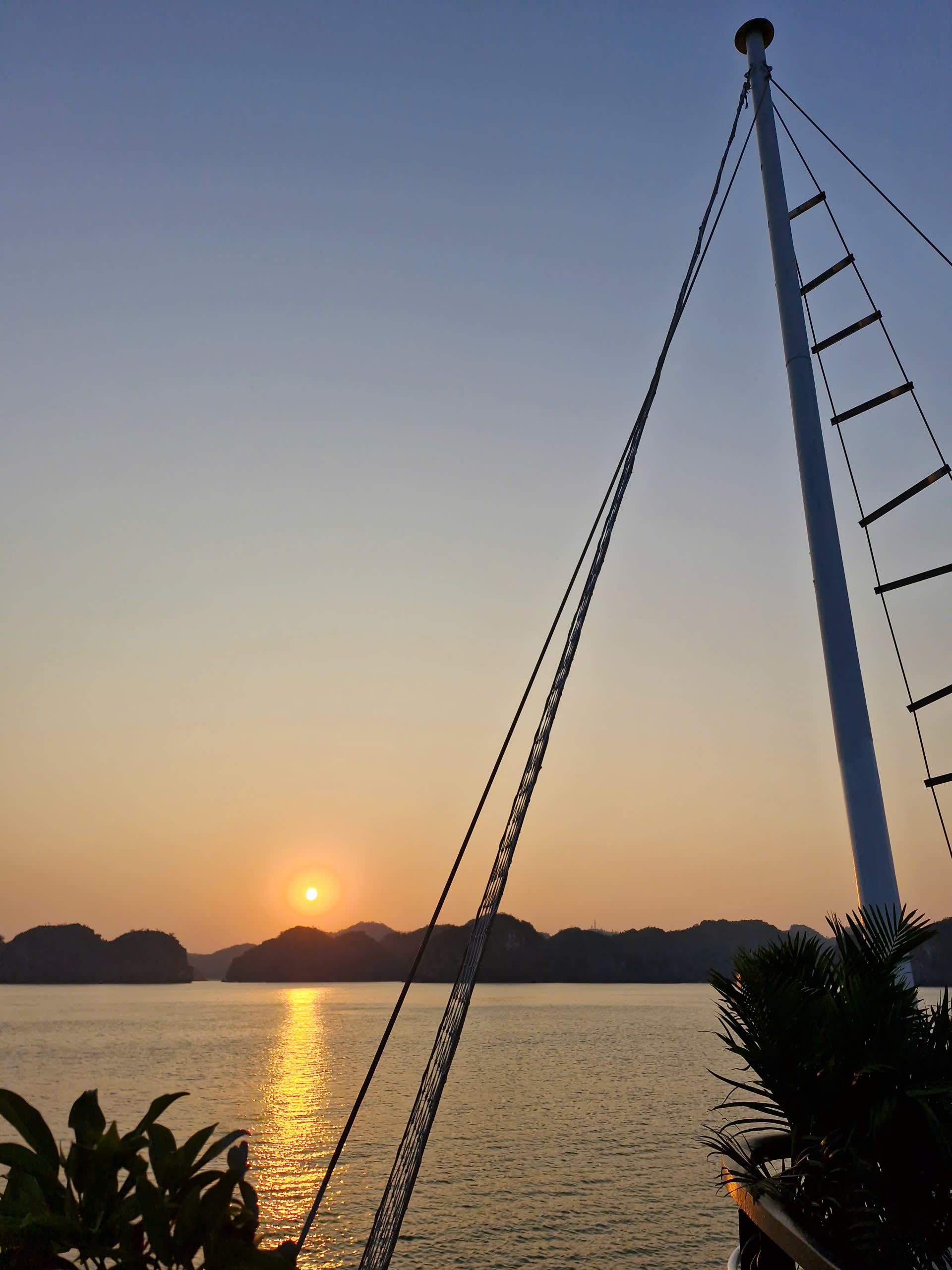 Tour 1 Ngày Vịnh Lan Hạ - Du Thuyền AROMA CRUISE
