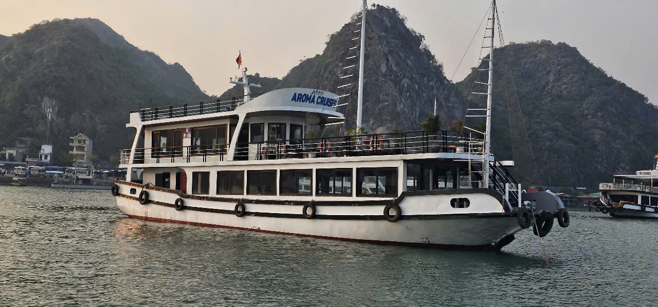 Tour Nửa Ngày Ngắm Hoàng Hôn - Du Thuyền AROMA CRUISE - Vịnh Lan Hạ