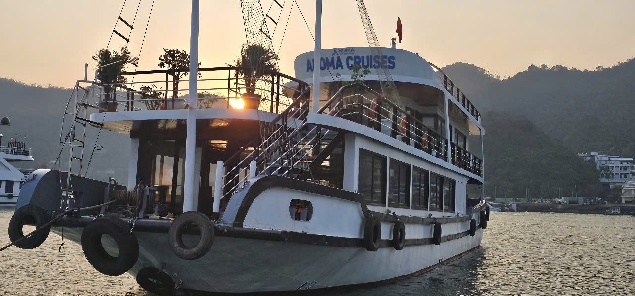 Tour Nửa Ngày Ngắm Hoàng Hôn - Du Thuyền AROMA CRUISE - Vịnh Lan Hạ