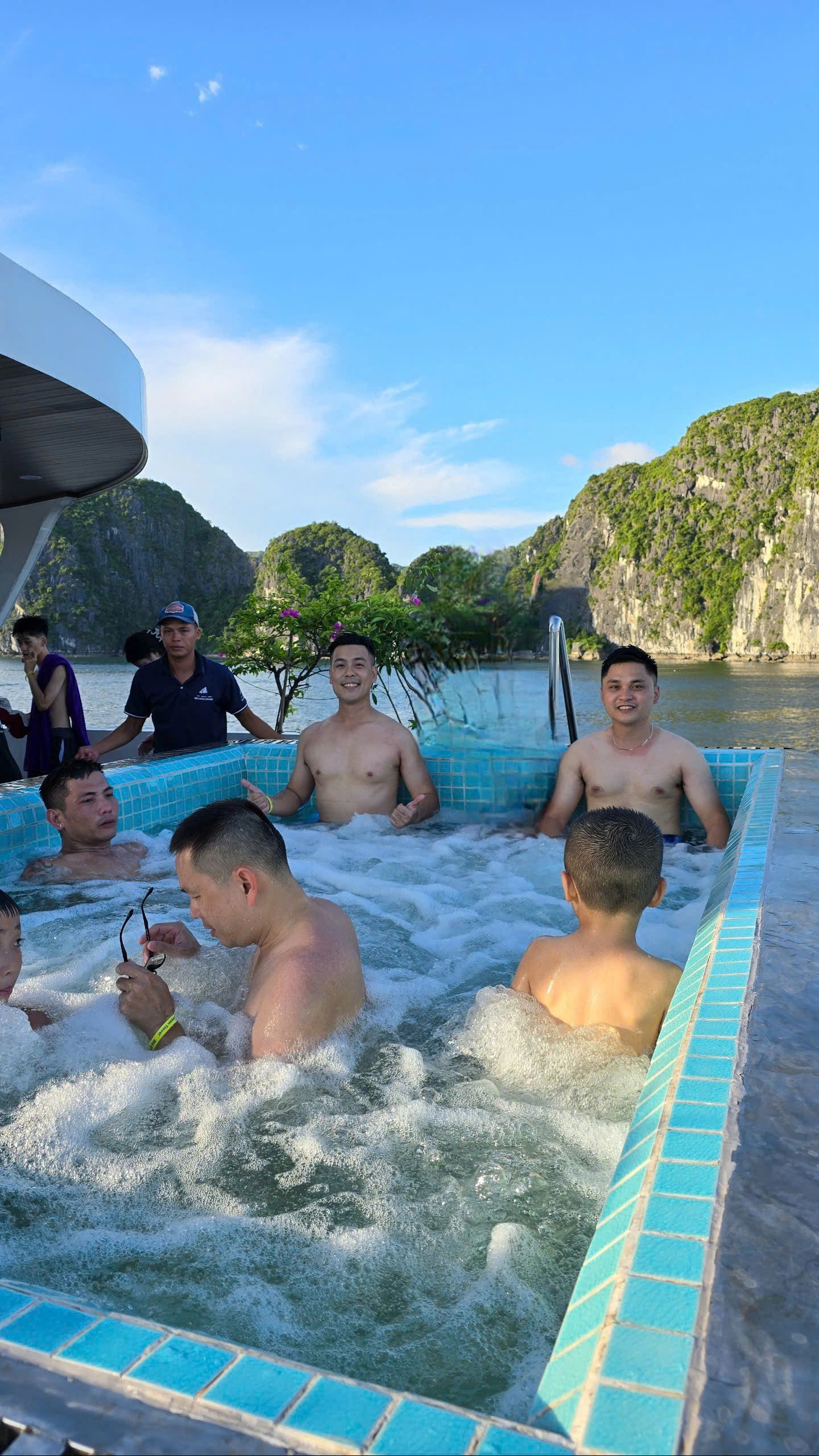 Tour Nửa Ngày Ngắm Hoàng Hôn - Du Thuyền SEA STAR - Vịnh Lan Hạ
