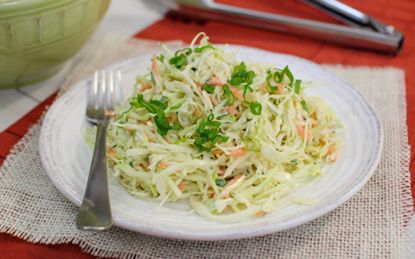 Chỉ 5 Phút Có Ngay Món Salad Bắp Cải Trắng Giòn Ngon Khó Cưỡng
