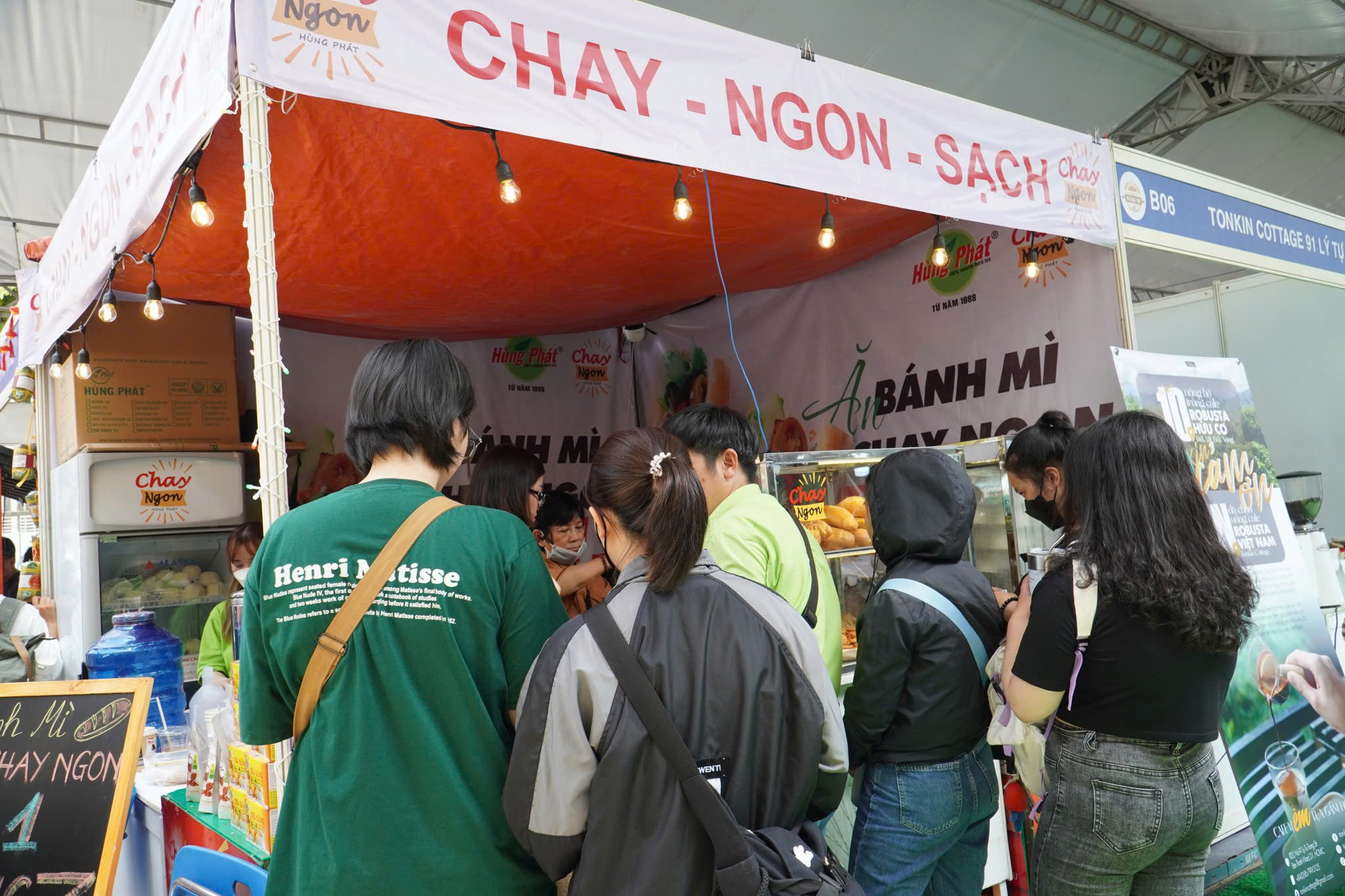 Bán sạch 1900 ổ bánh mì chay ngon trong 4 ngày diễn ra lễ hội bánh mì