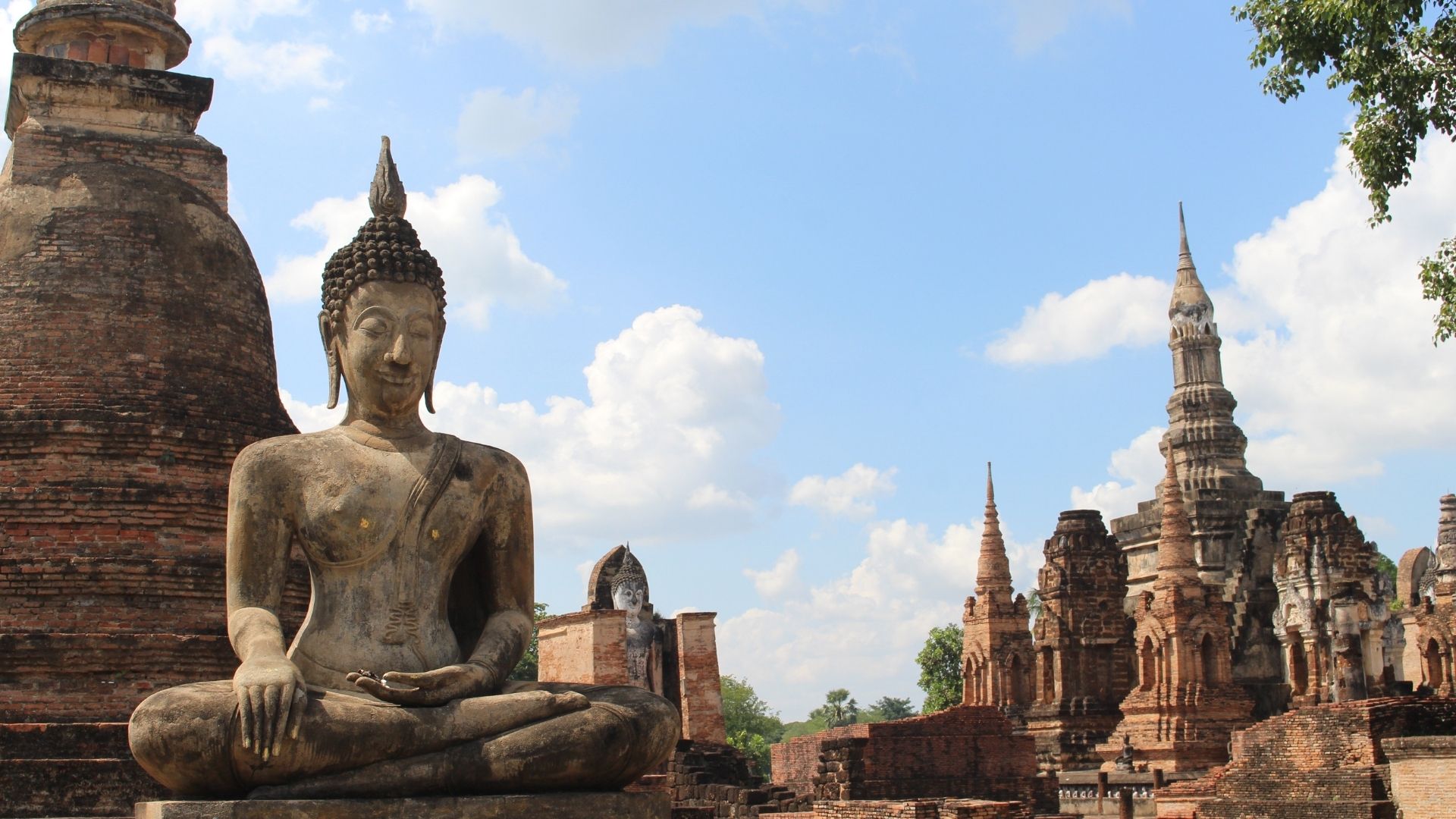Khám Phá Xá Lợi Đức Phật Tại Việt Nam: Những Điểm Chiêm Bái Linh Thiêng Cho Người Hành Hương