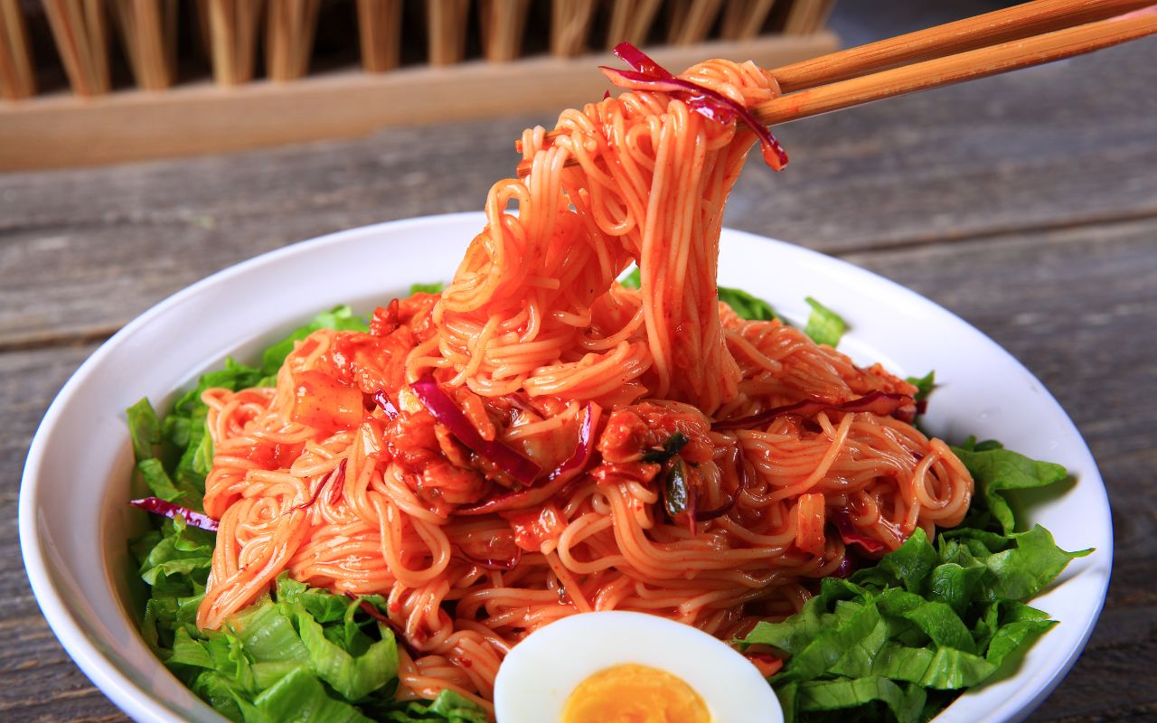 Hướng Dẫn Chi Tiết Cách Làm Bún Gạo Lứt Trộn Hấp Dẫn Tại Nhà