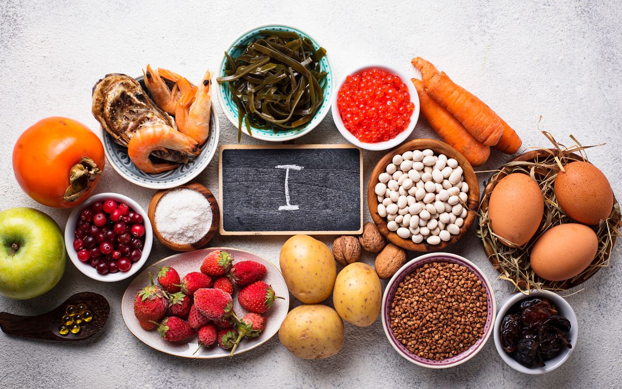 Tuyến Giáp Kiêng Ăn Gì? Cẩm Nang Dinh Dưỡng Chi Tiết