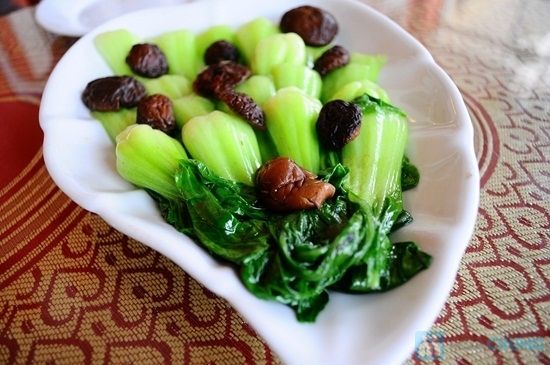 Cải thìa xào nấm đông cô dầu hào – Món chay thơm ngon, dễ làm