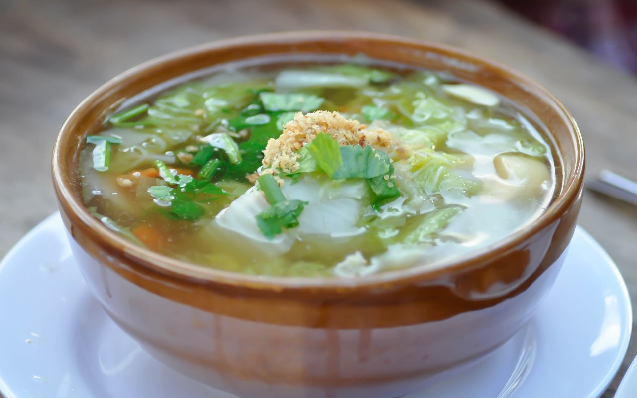 Canh cải xanh nấu đậu hũ thanh mát, bổ dưỡng