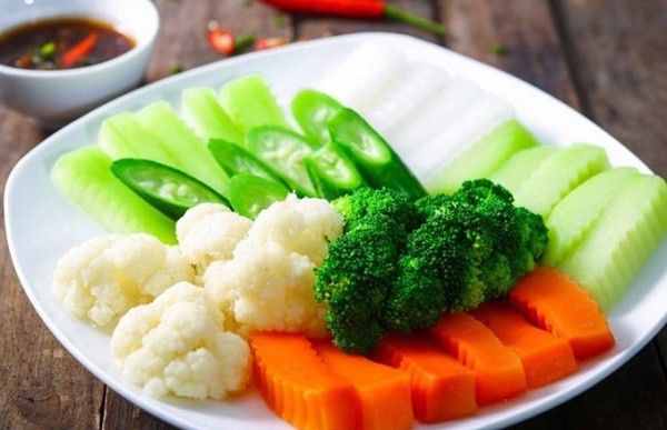 Rau Củ Luộc Chấm Nước Mắm Chay – Món Ăn Thanh Đạm, Đơn Giản Mà Ngon Miệng