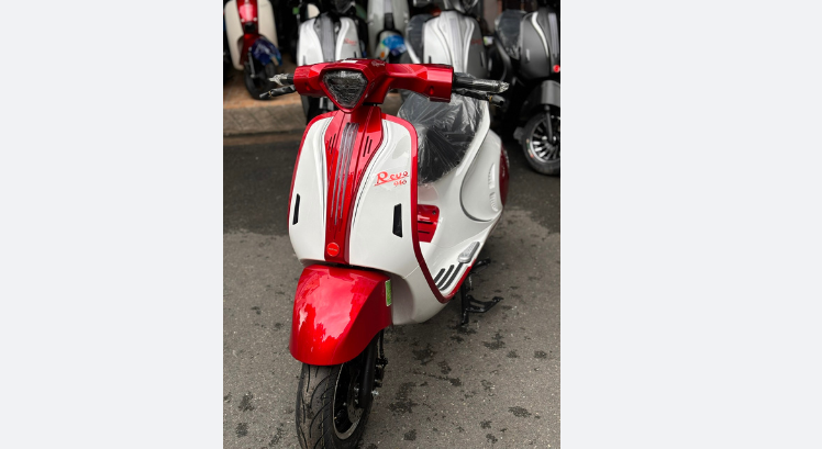 XE MÁY ĐIỆN REVO 946