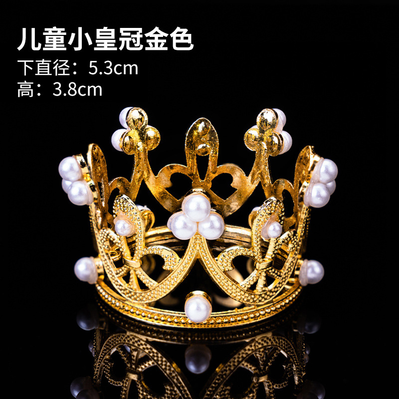 Vương miện nhựa nhỏ