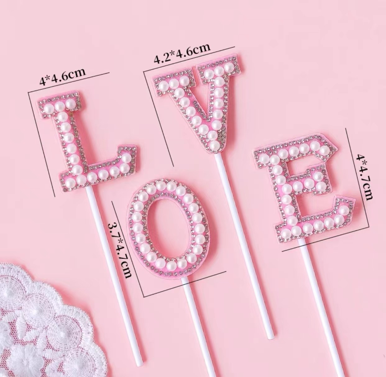 Chữ Love đính đá