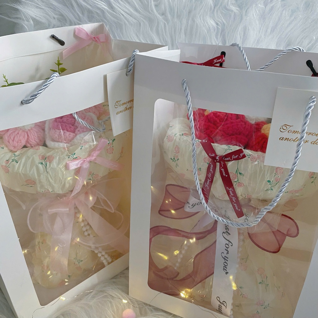 Quà tặng Bó hoa len và nơ xinh xắn kèm Túi đựng và Card hoa tặng bạn bè, người yêu