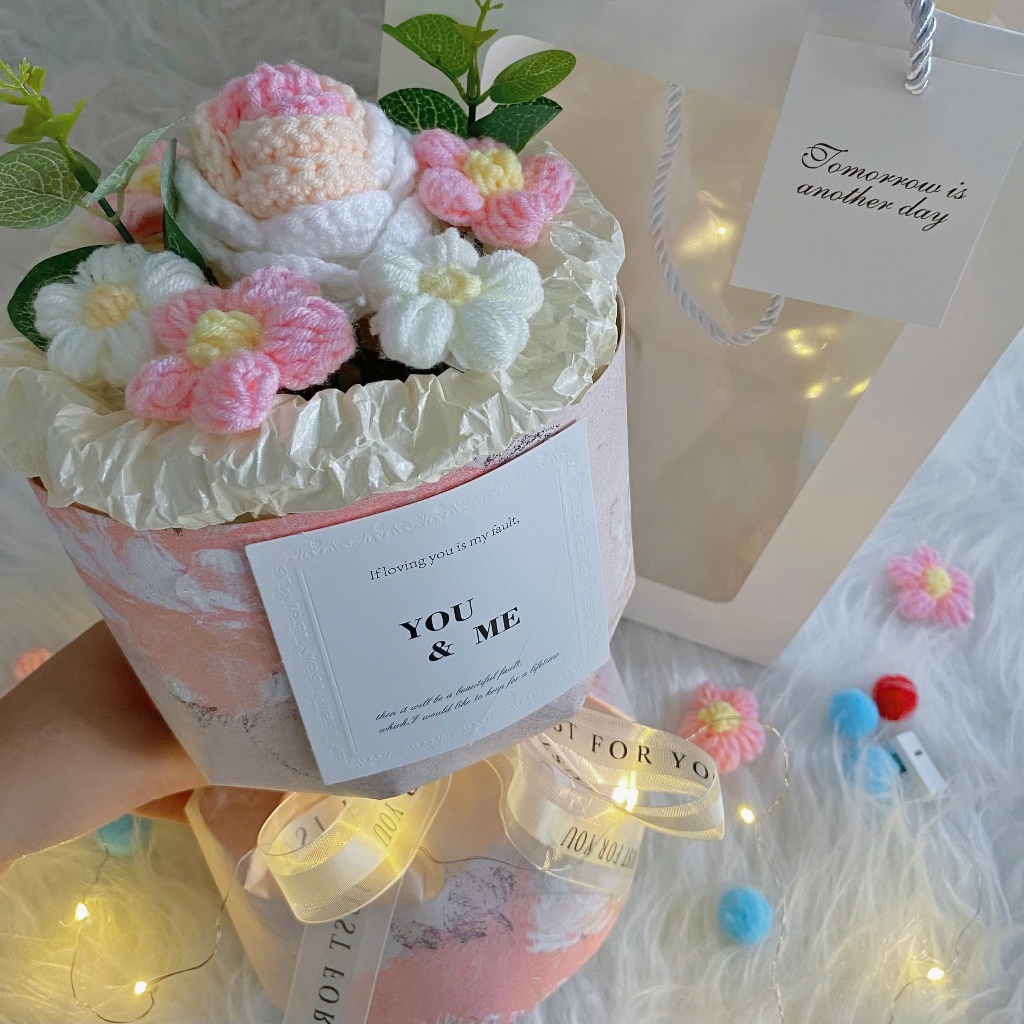 Quà tặng Bó hoa len sơn dầu độc đáo tặng kèm Túi đựng và Thiệp tặng bạn bè, người yêu