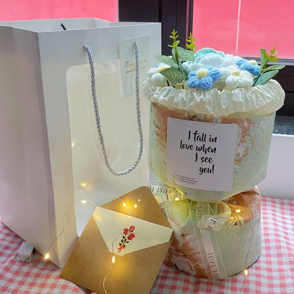 Quà tặng Bó hoa len sơn dầu độc đáo tặng kèm Túi đựng và Thiệp tặng bạn bè, người yêu