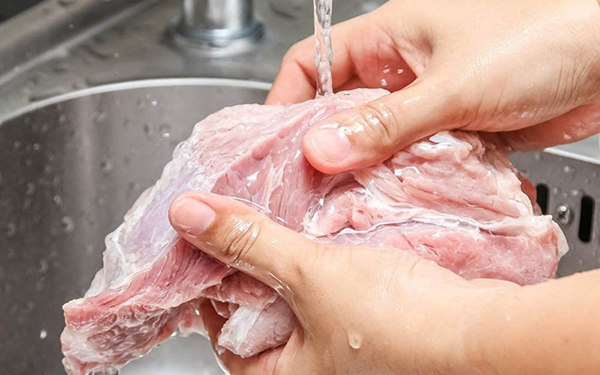 Tưới gì cho cây xanh lá - Nước rửa cá, thịt