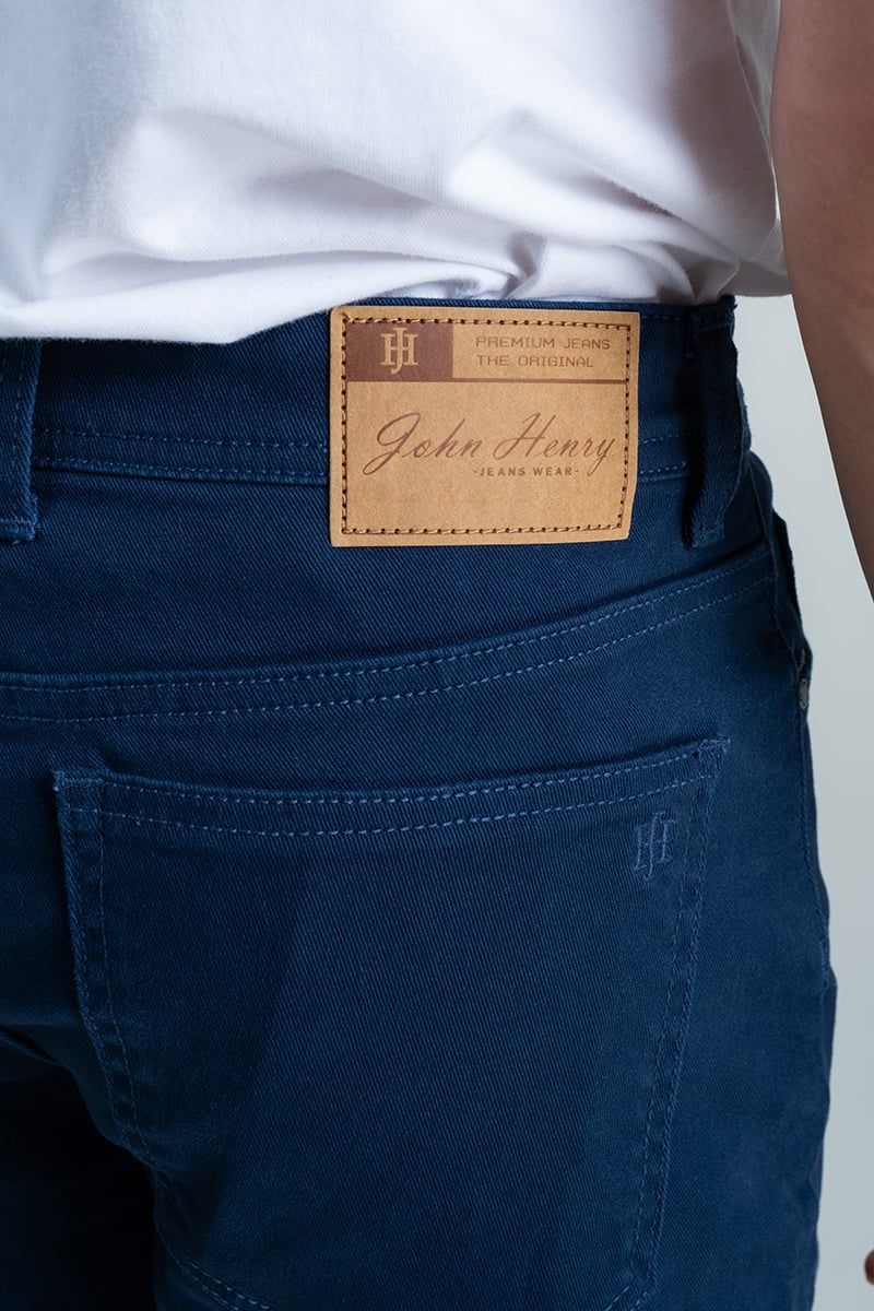 Quần Short Nam Khaki Trên Gối