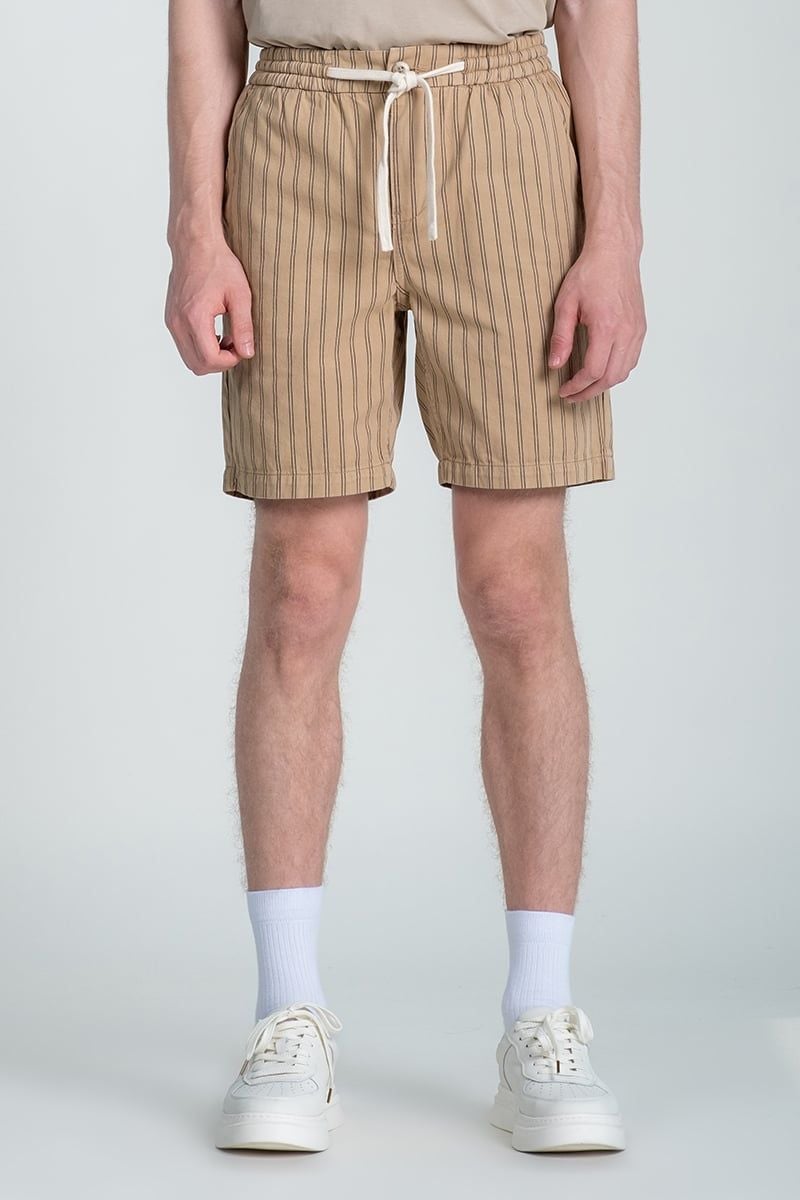 Quần Short Nam Khaki Trên Gối