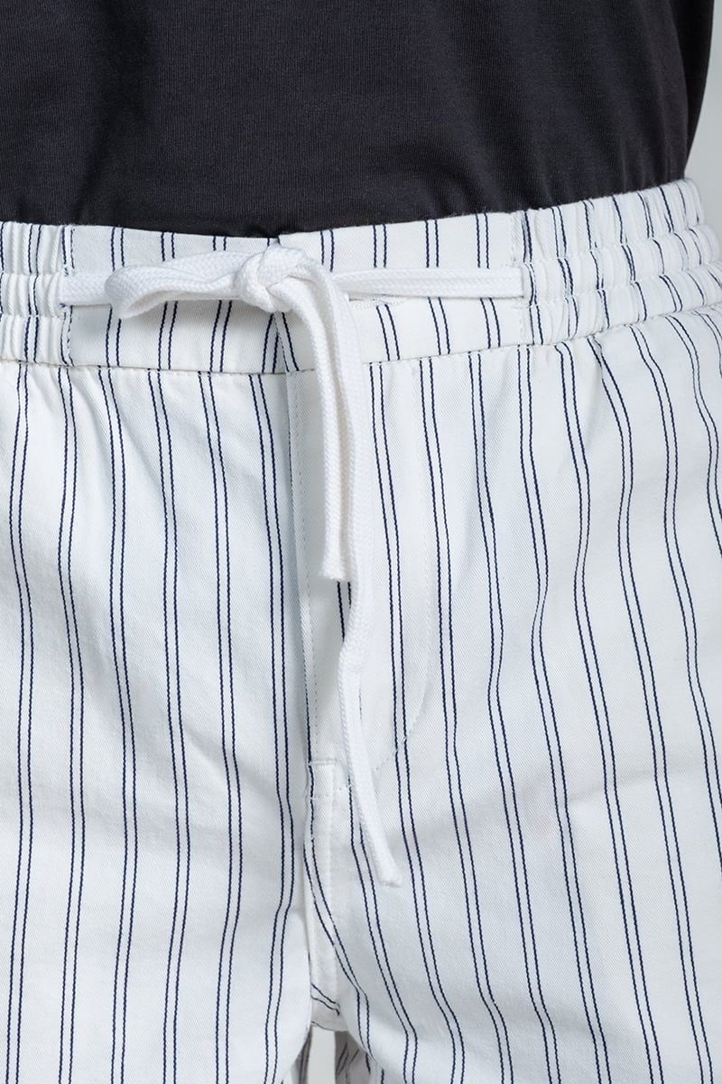 Quần Short Nam Khaki Trên Gối