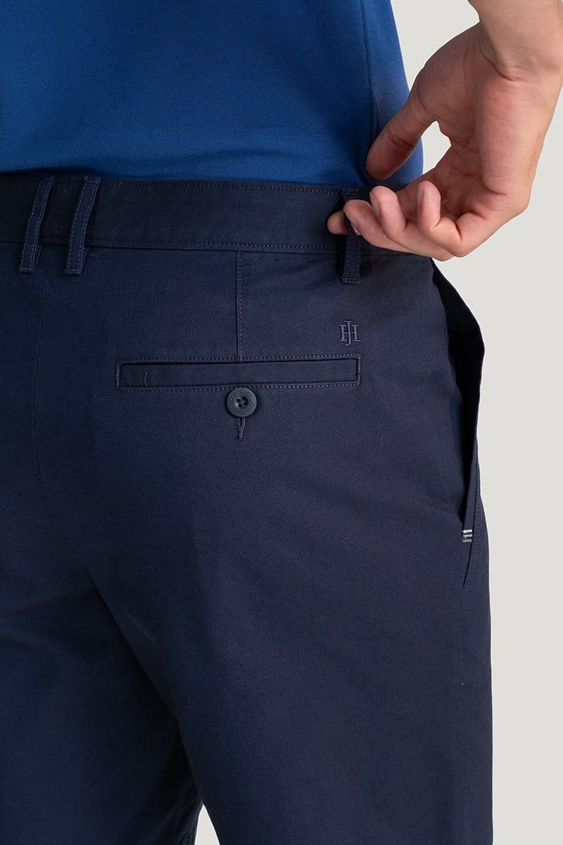 Quần Short Nam Khaki Trên Gối