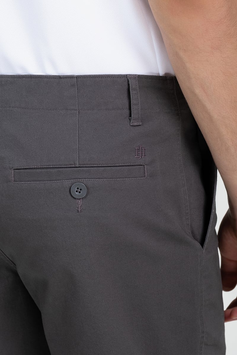 Quần Short Nam Khaki Trên Gối