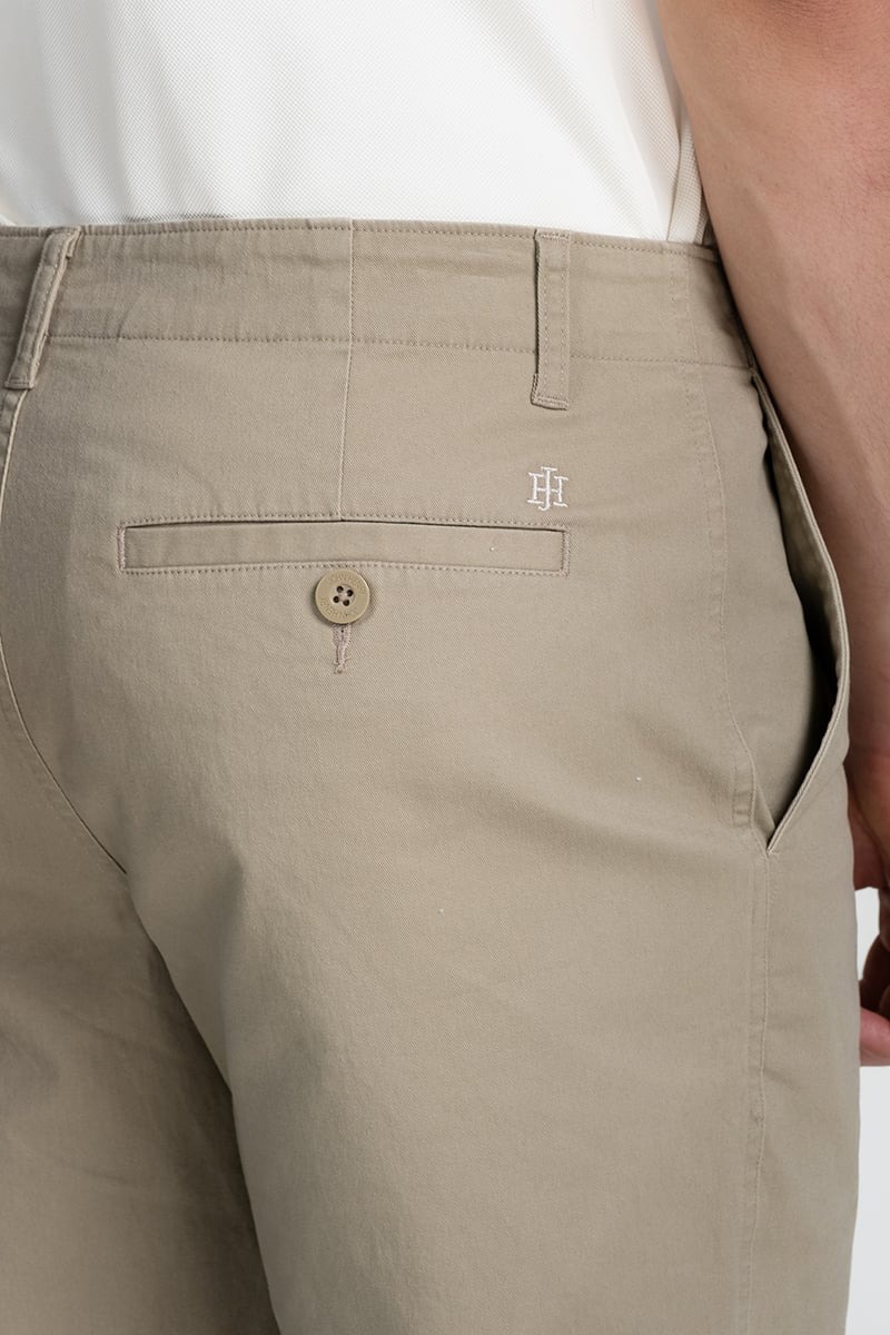 Quần Short Nam Khaki Trên Gối
