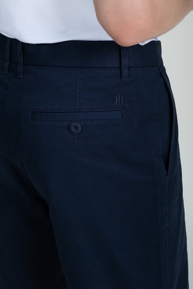 Quần Short Nam Khaki Trên Gối