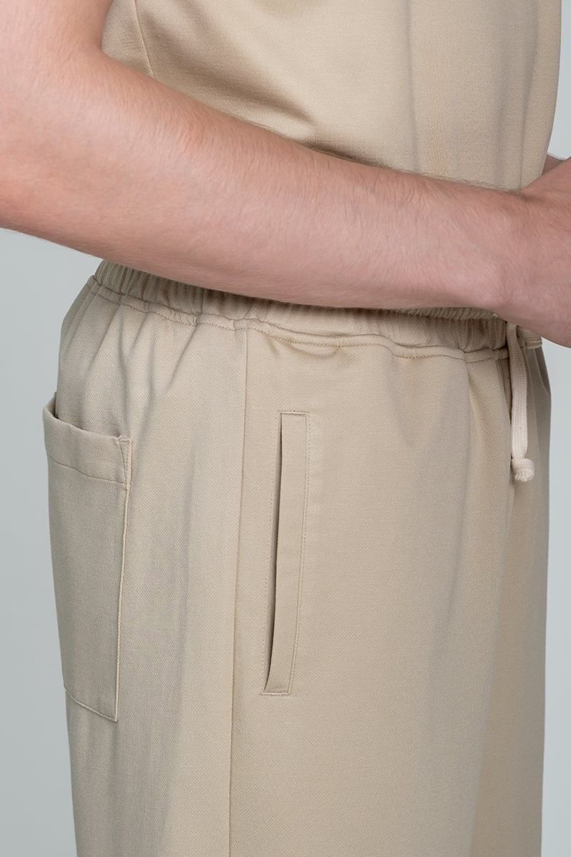 Quần Short Nam Khaki Trên Gối