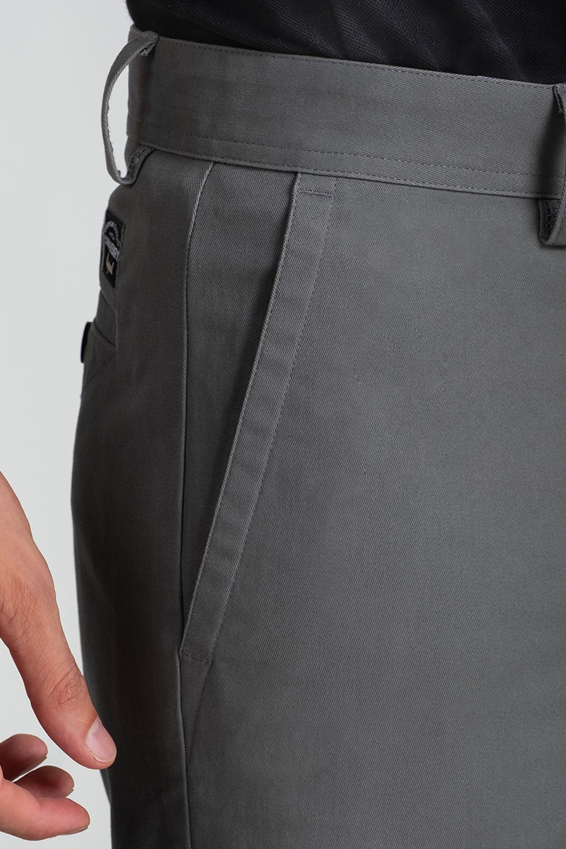 Quần Short Nam Khaki Trên Gối