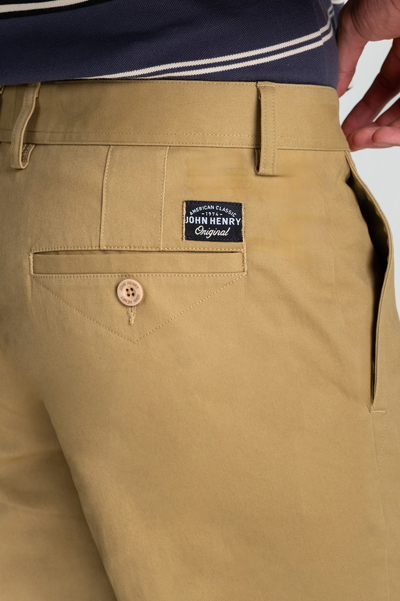 Quần Short Nam Khaki Trên Gối