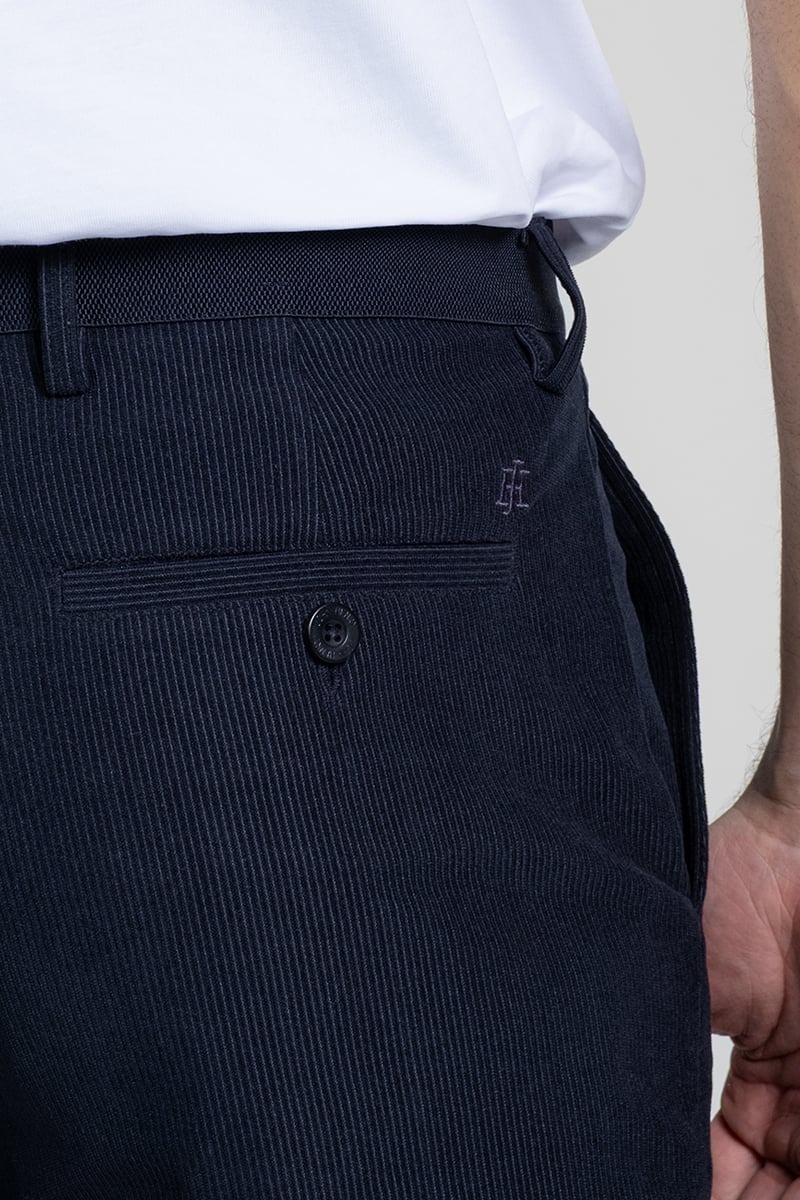 Quần Short Nam Khaki Trên Gối