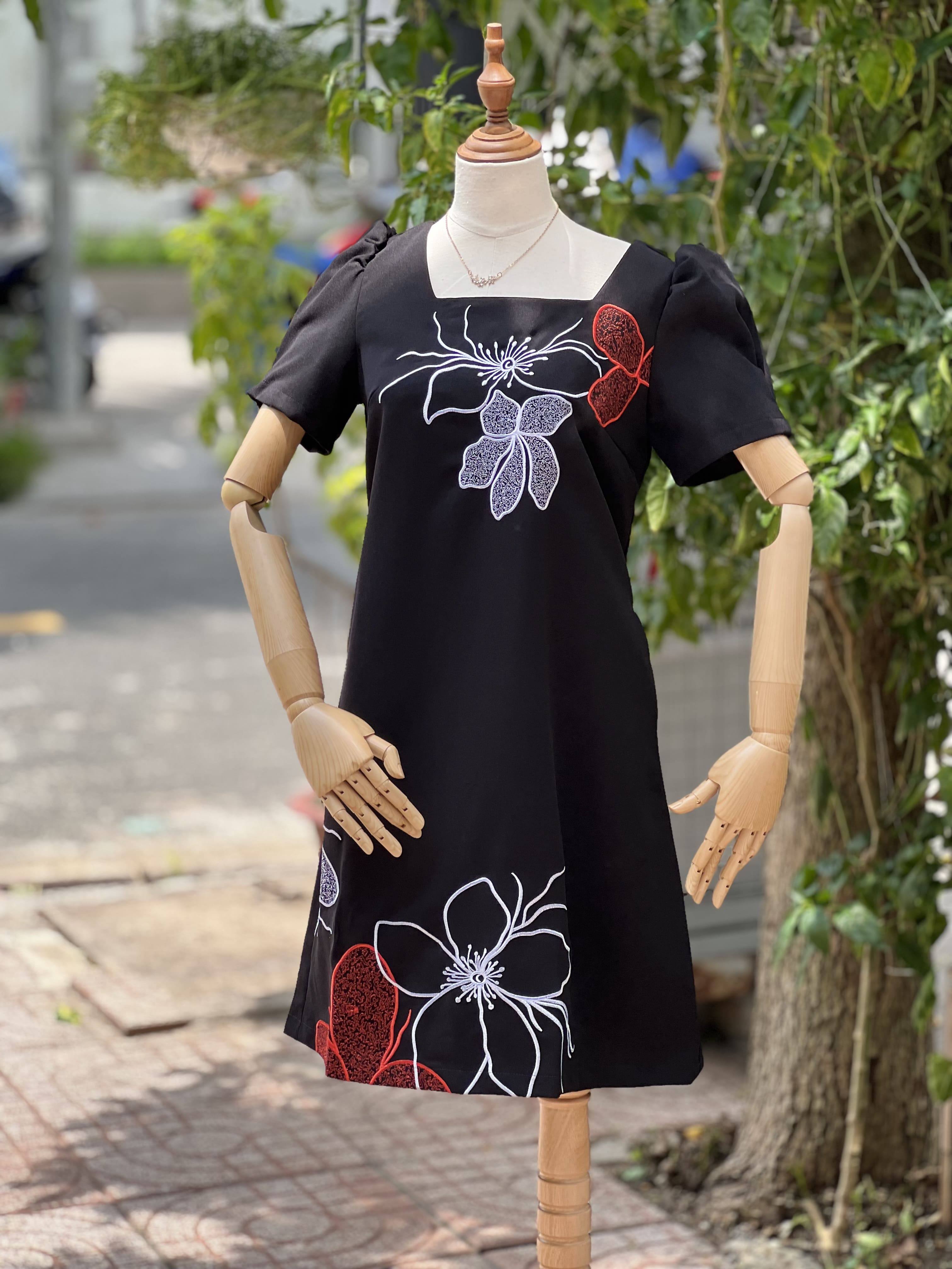 SALE Đầm Trung Niên Tặng Mẹ BIGSIZE - Thêu Hoa Lan  - Đầm trung niên che bụng đi tiệc sang chảnh 55-85KG