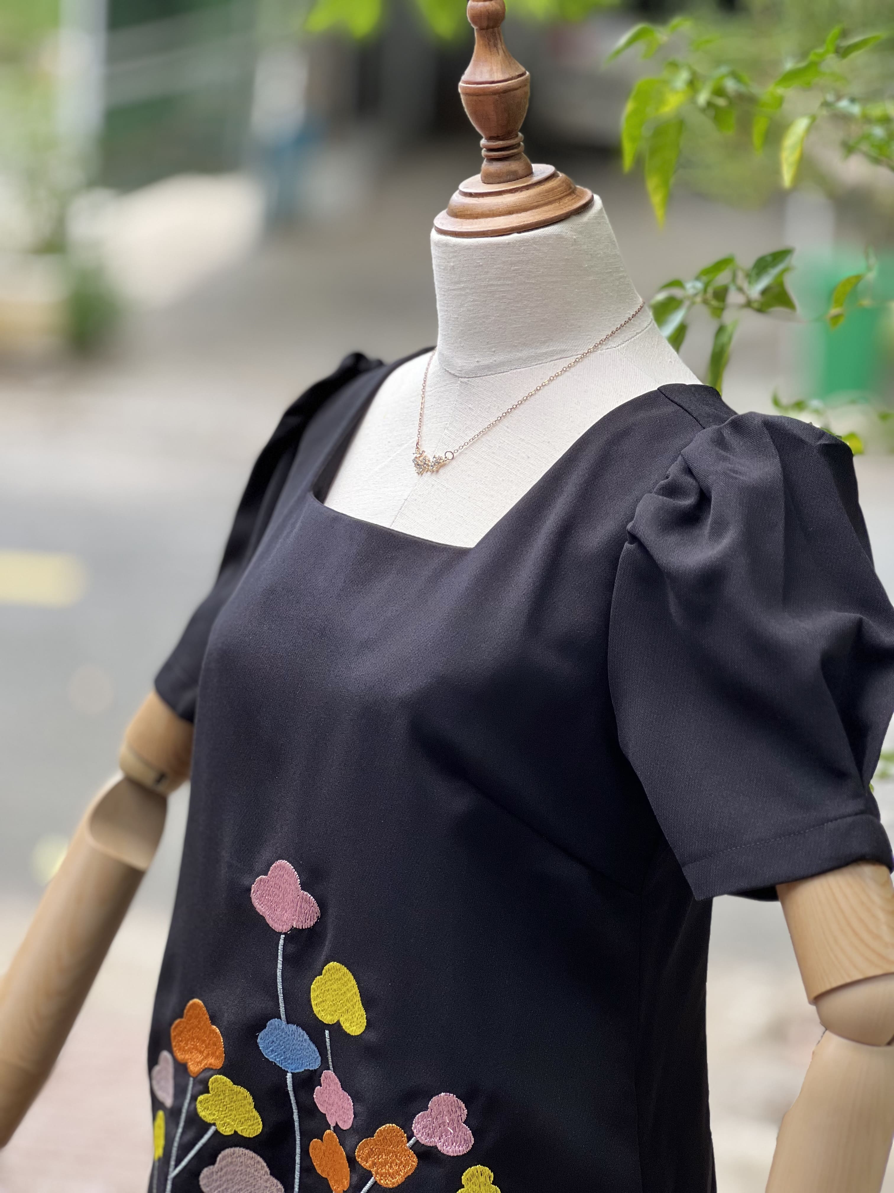 SALE Đầm Dự Tiệc Trung Niên Thiết Kế Bigsize Cổ Tròn Form Suông A Thêu HOA MÂY Cao Cấp