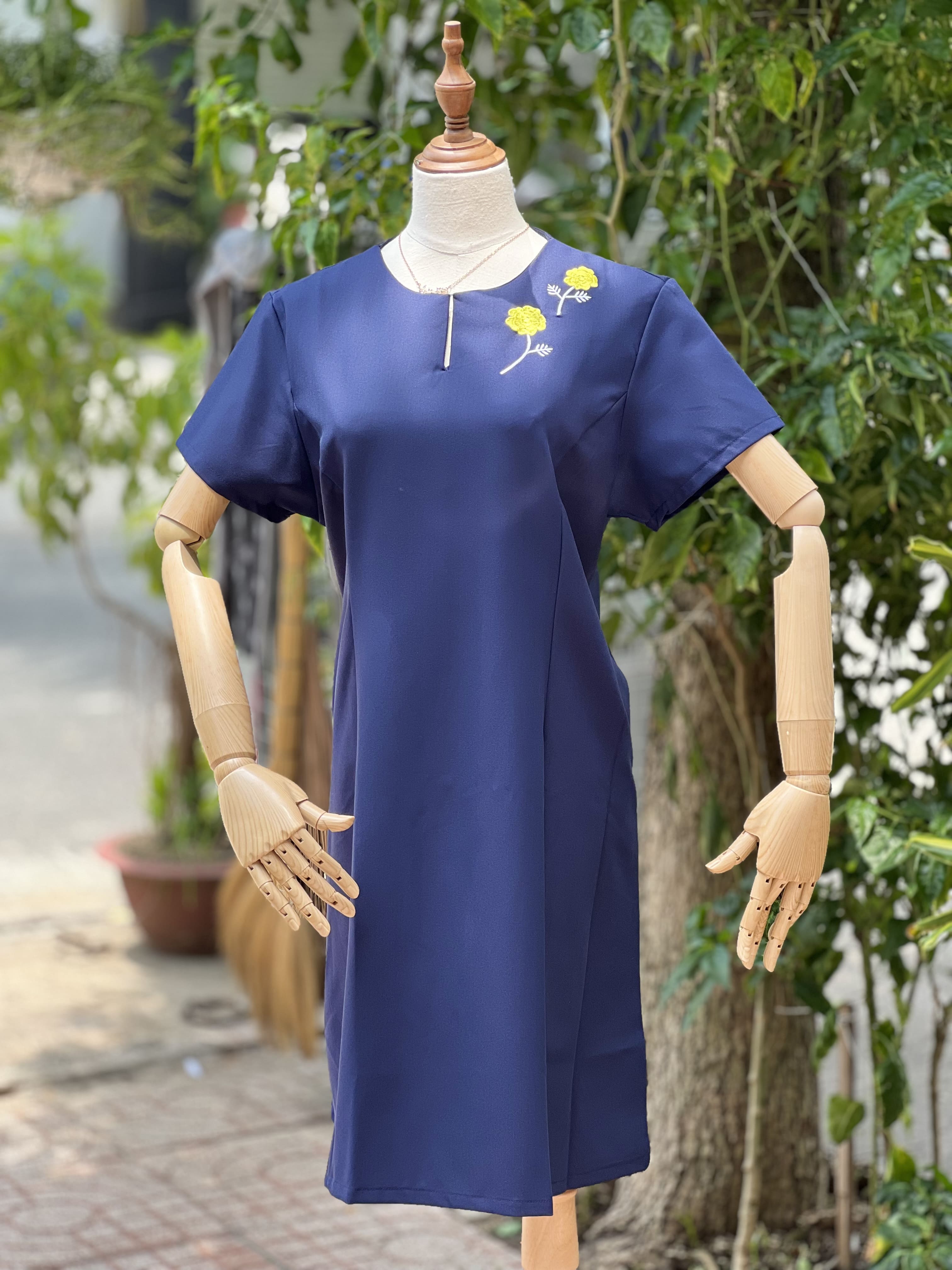 SALE Đầm Thiết Kế Trung Niên  Đầm Thêu Hoa Vàng  Kiểu dáng đơn giản, thêu hoa tinh tế - Đầm tặng mẹ BigSize
