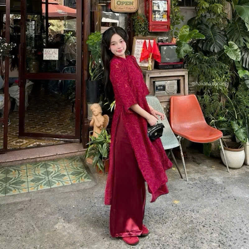 Chubby Áo dài cổ tàu tay lỡ, áo dài lông vũ phối quần lụa cổ nơ