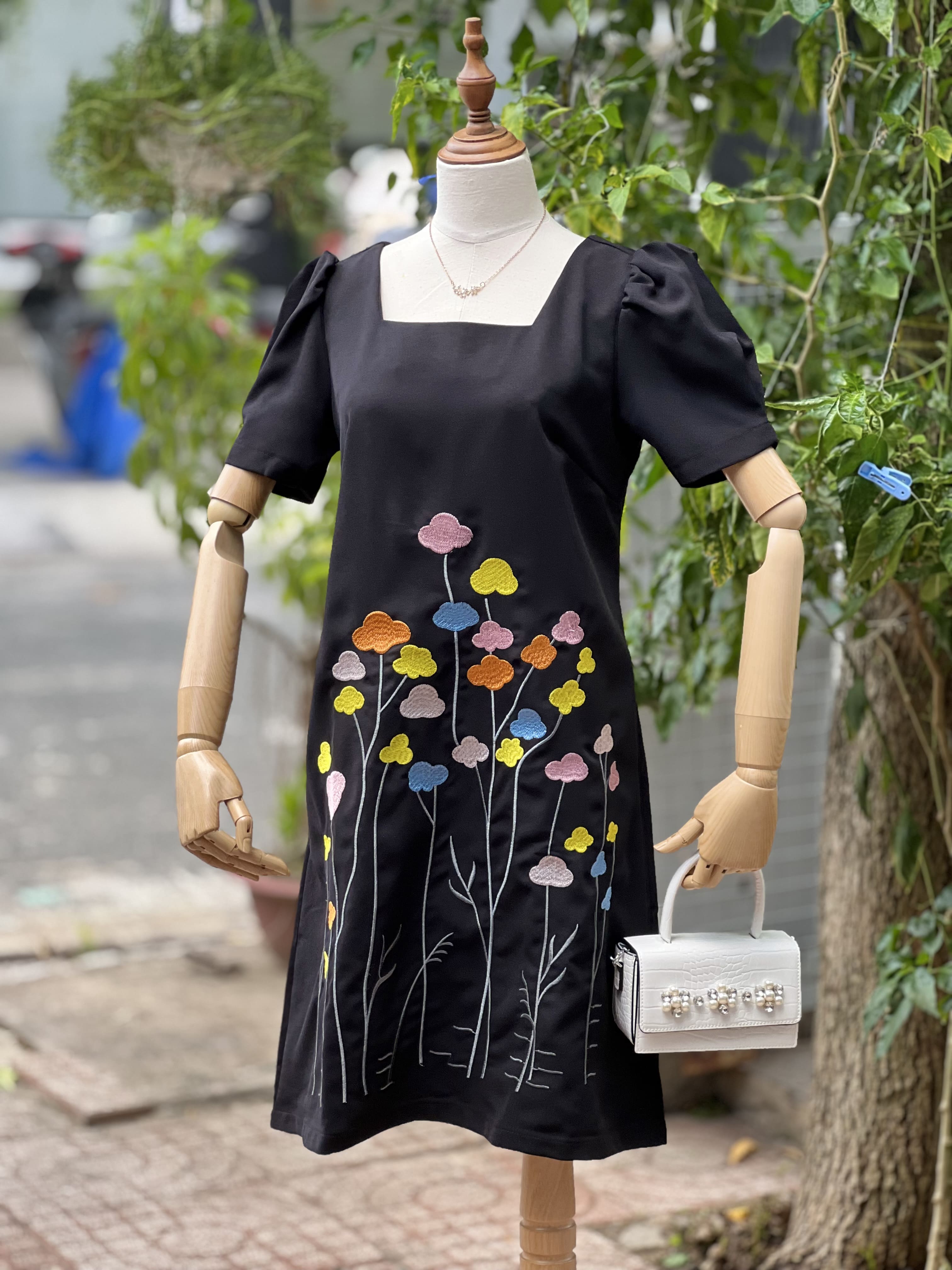 SALE Đầm Dự Tiệc Trung Niên Thiết Kế Bigsize Cổ Tròn Form Suông A Thêu HOA MÂY Cao Cấp