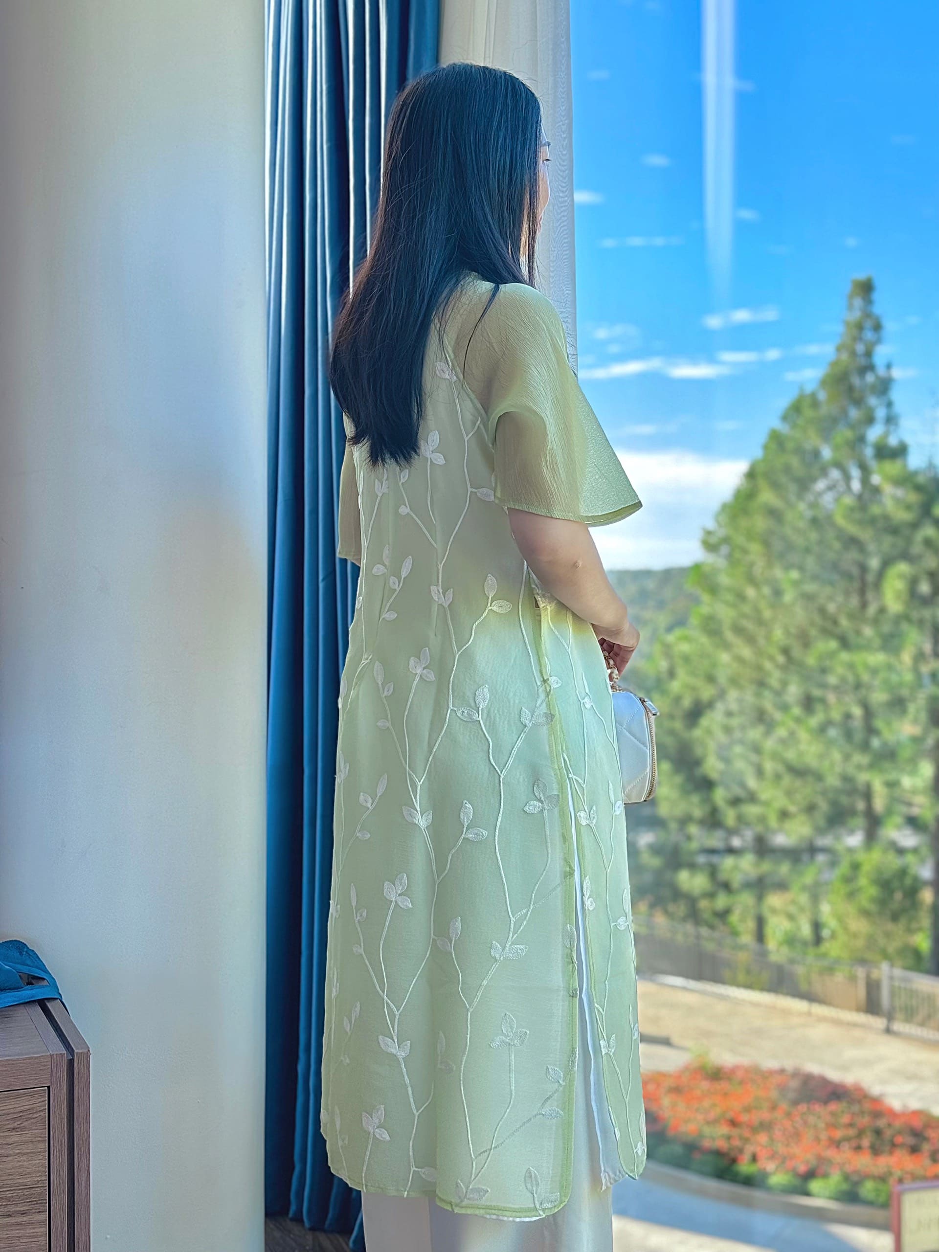 Áo Dài Cách Tân Nữ Tơ Thêu bigsize Màu Xanh