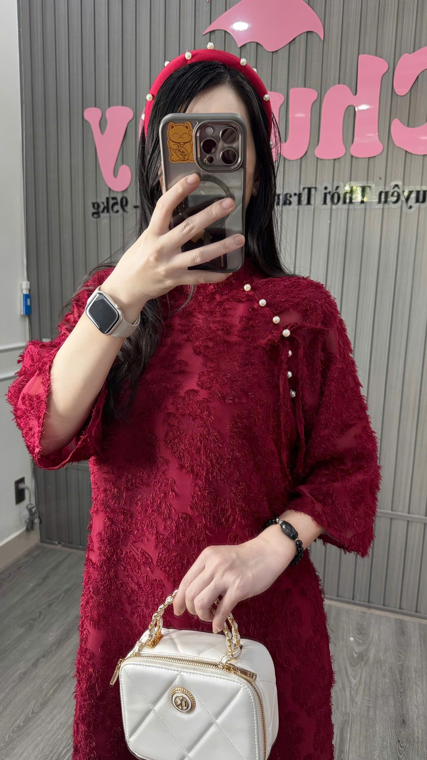 Chubby Áo dài cổ tàu tay lỡ, áo dài lông vũ phối quần lụa cổ nơ