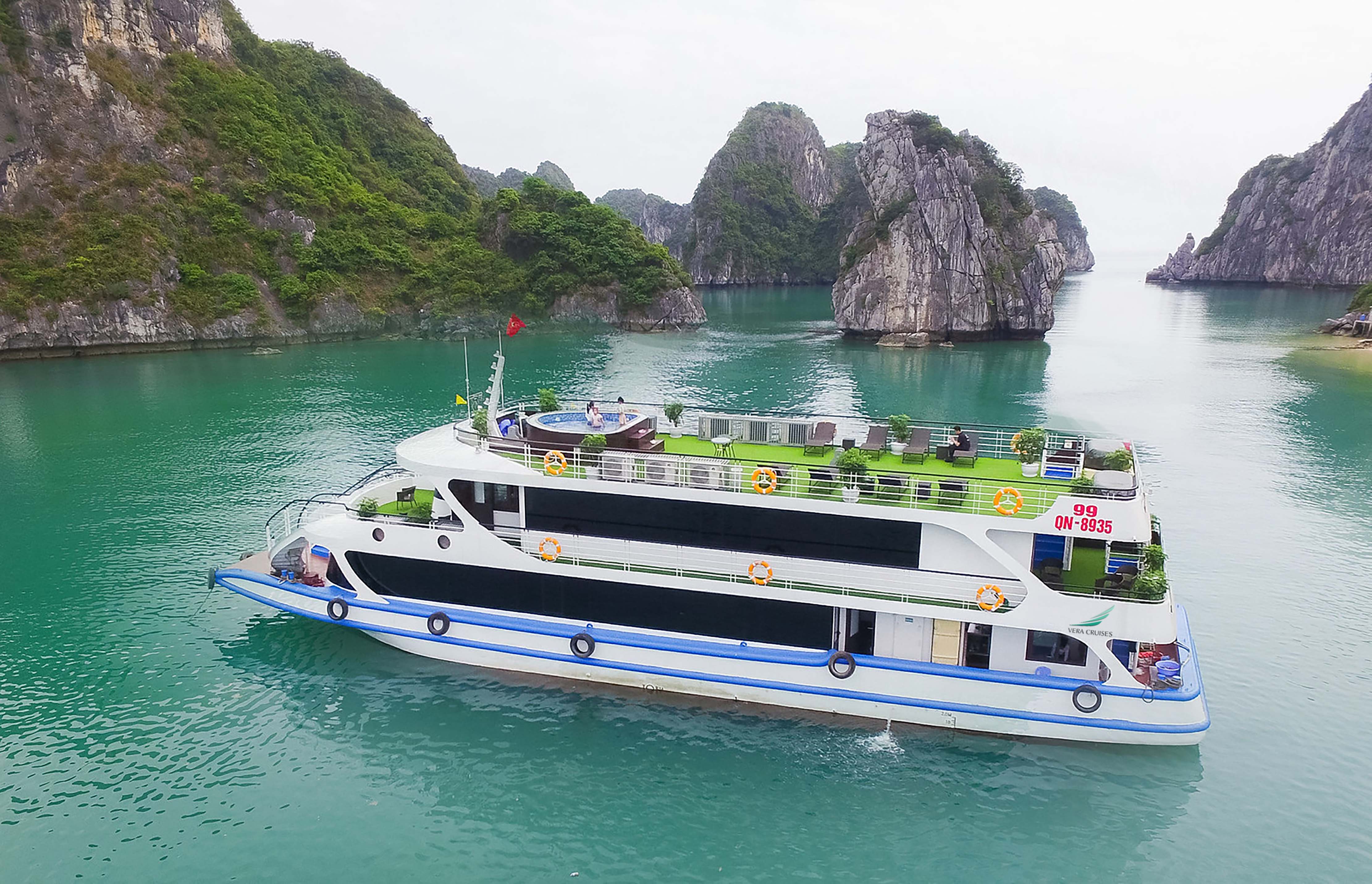 DU THUYỀN VERA CRUISE - THAM QUAN VỊNH HẠ LONG TRONG NGÀY