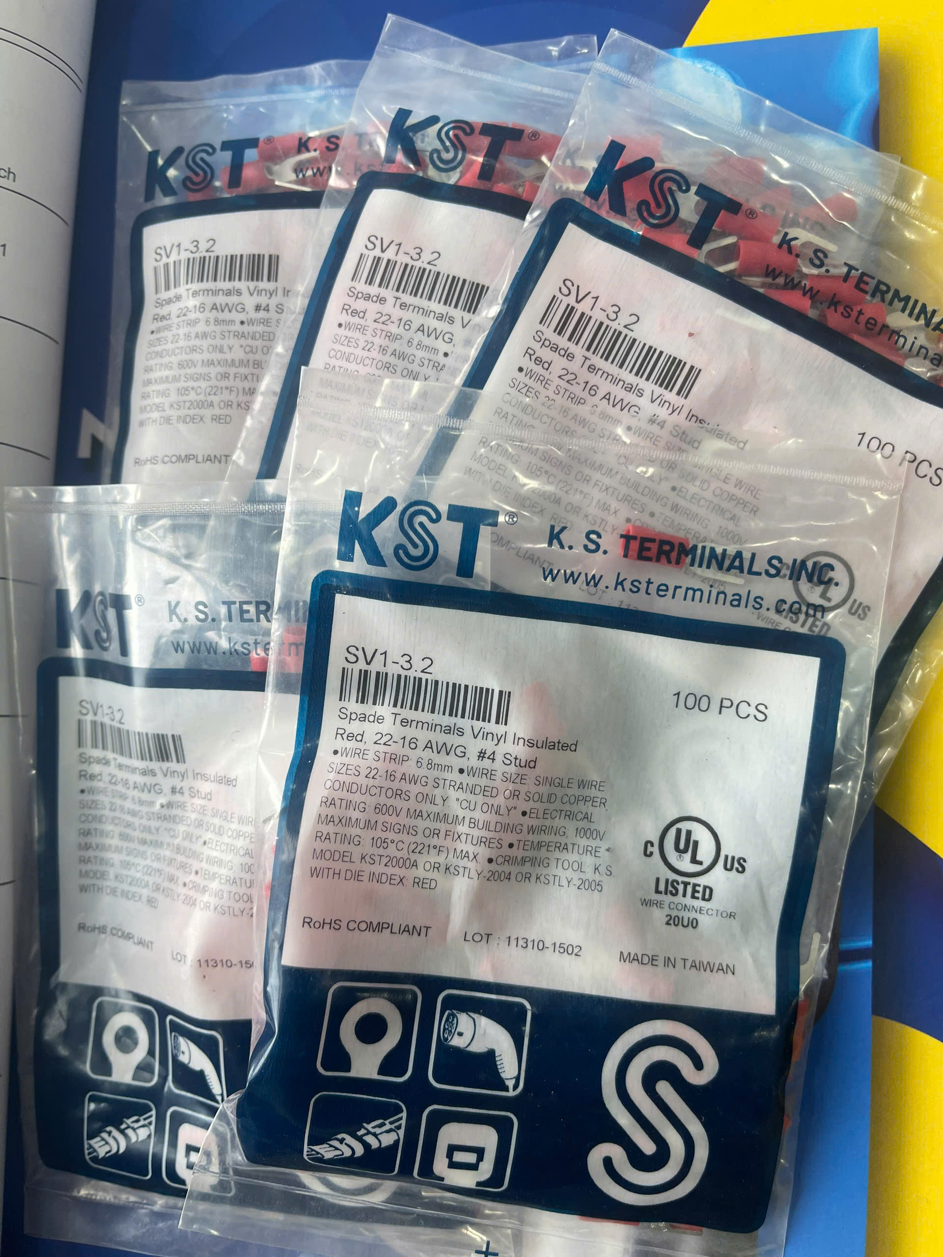 SV1-3.2 / Đầu Cosse Chỉa Bọc Nhựa KST 0.5-1.5 mm2 (100 Cái/Bịch) - VINYL-INSULATED SPADE TERMINALS