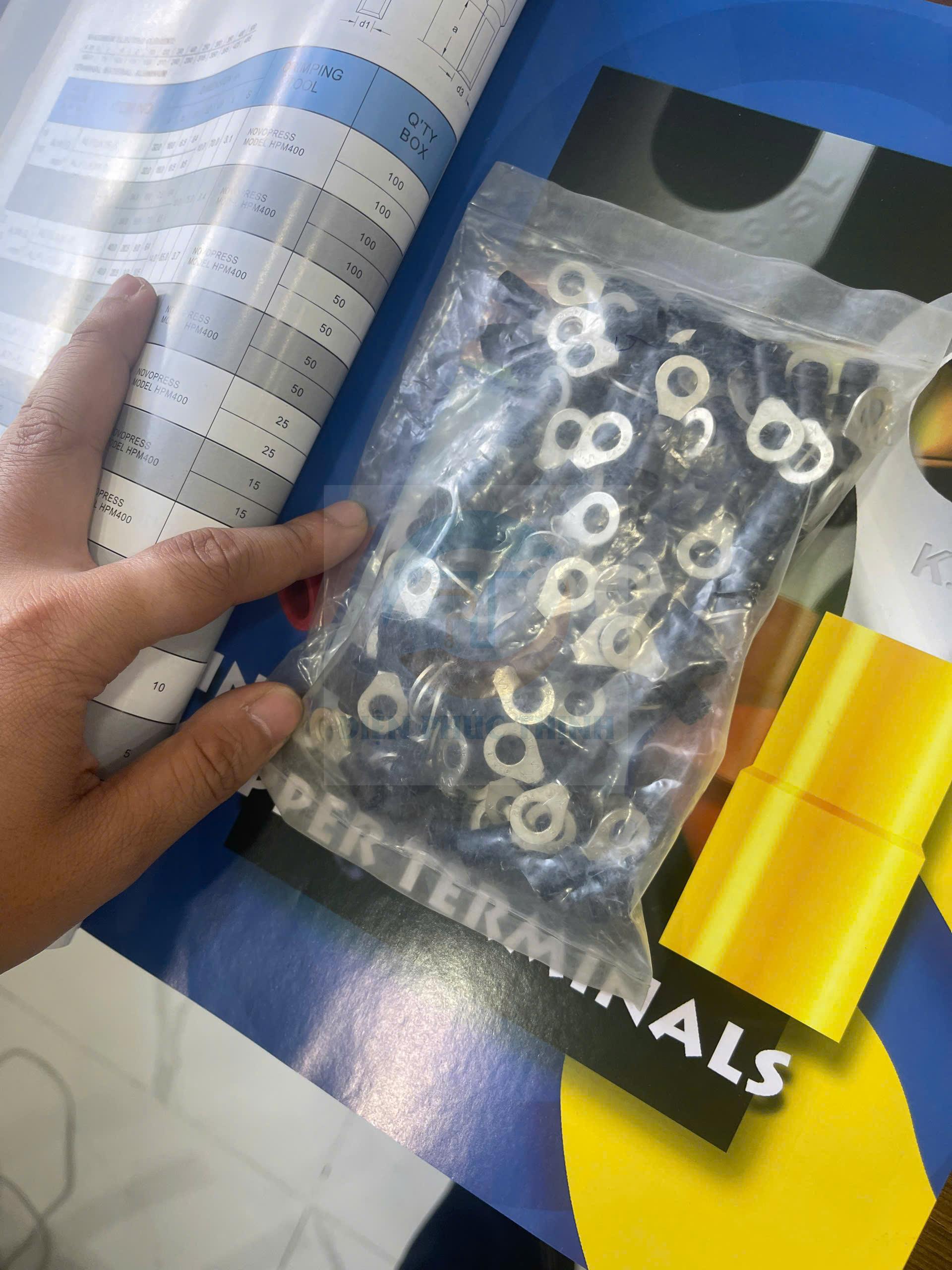 KST-RV3-6 / Đầu Cosse Tròn Bọc Nhựa KST 2.5-4 mm2 (100 Cái/Bịch) - VINYL- INSULATED RING TERMINALS