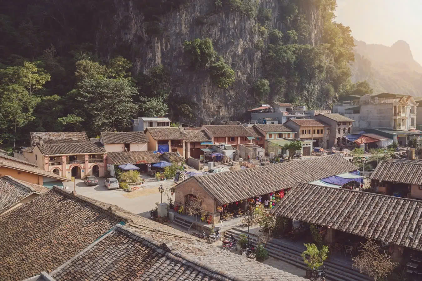 Explore Dong Van Ancient Town 